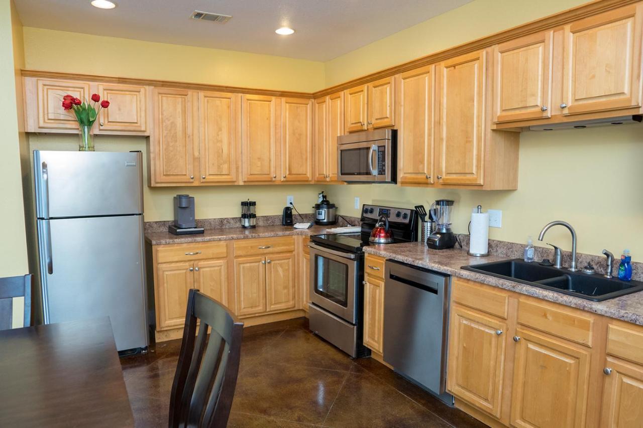Serene 3Br Apartment 4Tvs Free Wi-Fi & Parking -E- Moss Point Buitenkant foto