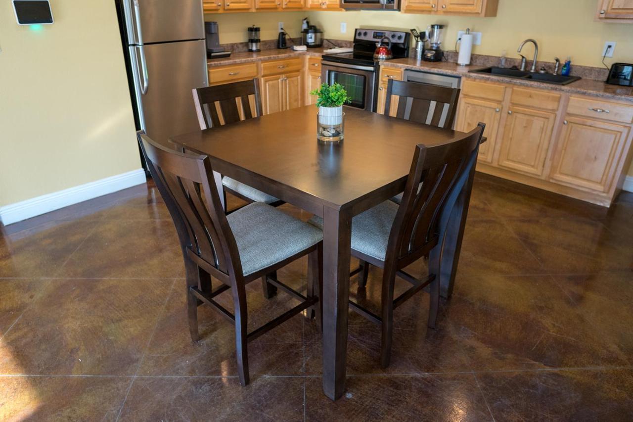 Serene 3Br Apartment 4Tvs Free Wi-Fi & Parking -E- Moss Point Buitenkant foto
