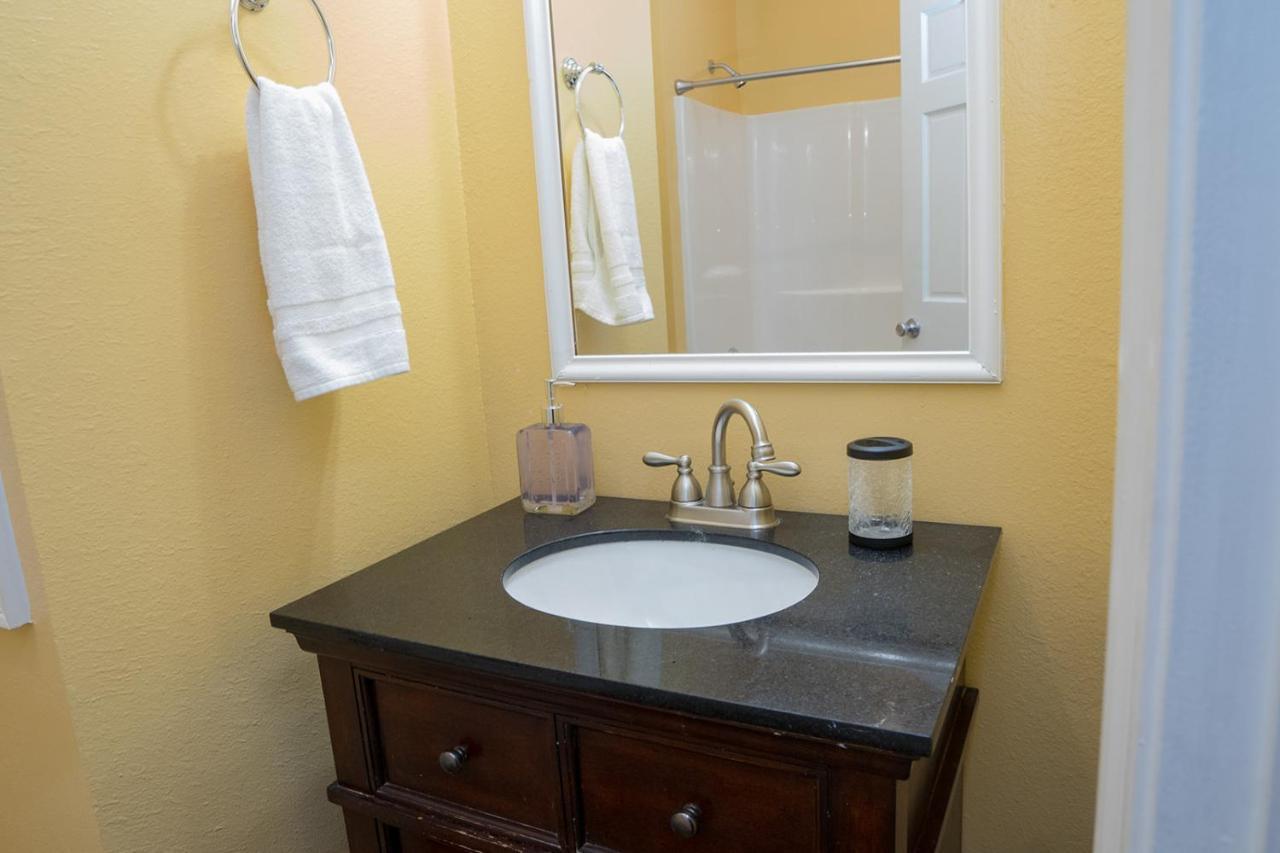 Serene 3Br Apartment 4Tvs Free Wi-Fi & Parking -E- Moss Point Buitenkant foto