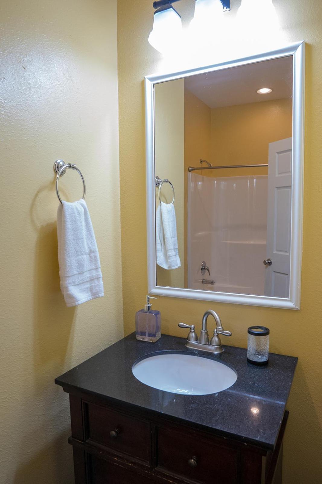 Serene 3Br Apartment 4Tvs Free Wi-Fi & Parking -E- Moss Point Buitenkant foto