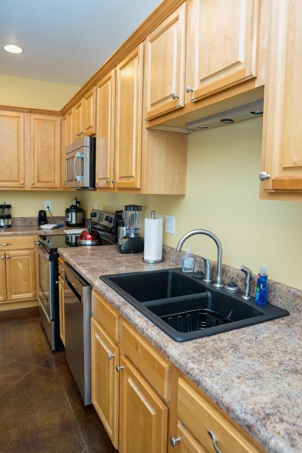 Serene 3Br Apartment 4Tvs Free Wi-Fi & Parking -E- Moss Point Buitenkant foto