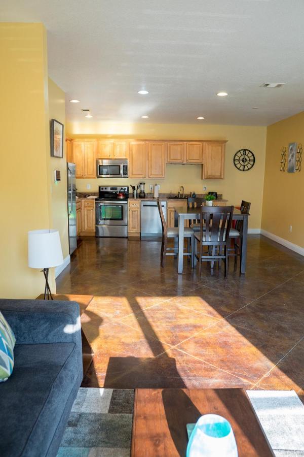 Serene 3Br Apartment 4Tvs Free Wi-Fi & Parking -E- Moss Point Buitenkant foto
