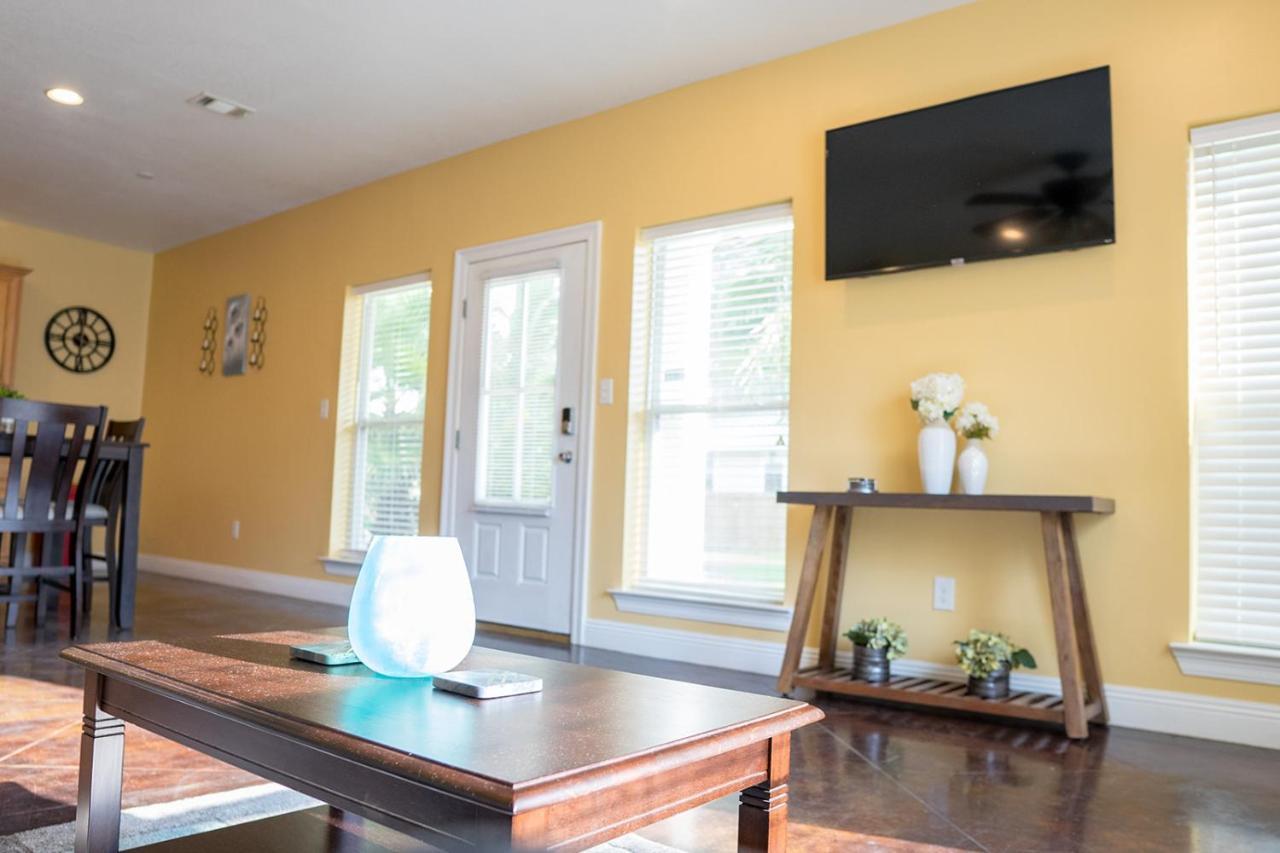 Serene 3Br Apartment 4Tvs Free Wi-Fi & Parking -E- Moss Point Buitenkant foto