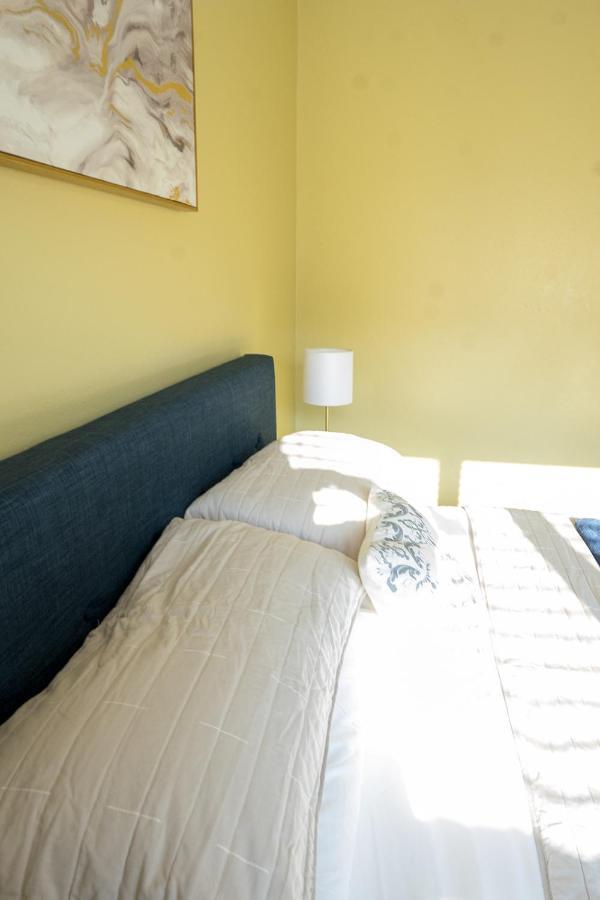 Serene 3Br Apartment 4Tvs Free Wi-Fi & Parking -E- Moss Point Buitenkant foto